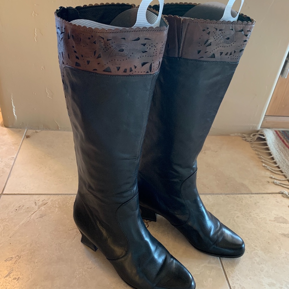 Black boots with brown detail